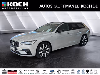 Schräge Frontansicht auf einen Volvo V90 , freigestellt