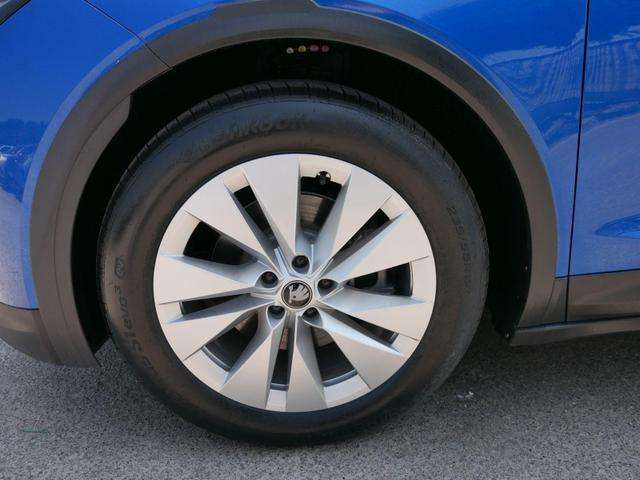 Fahrzeugbild eines Skoda ELROQ