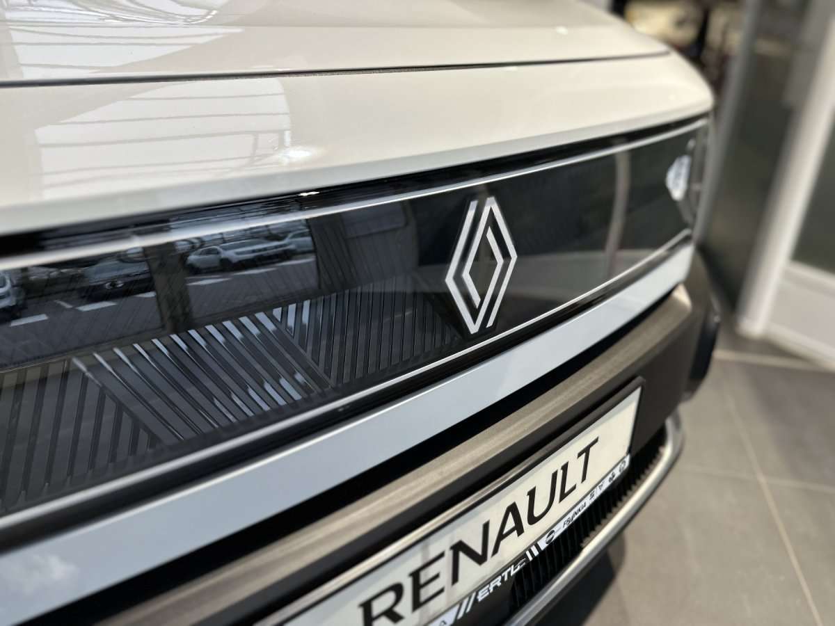 Fahrzeugbild eines Renault 4 E-TECH
